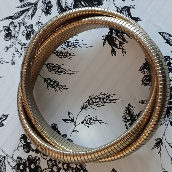 Elegant Vintage Goldtone Stretch Coil Wrap Bracelet - Picture 2 of 10